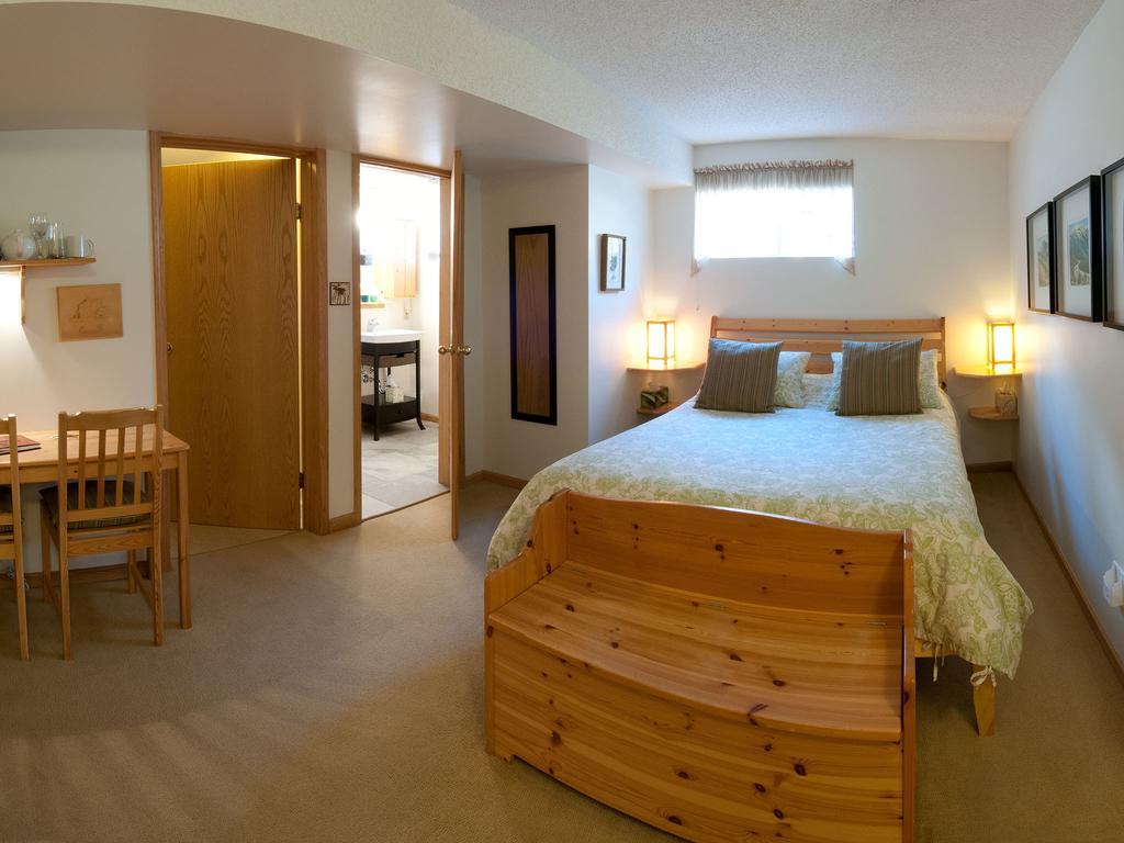 711 Miette Ave Bed & Breakfast Jasper Room photo